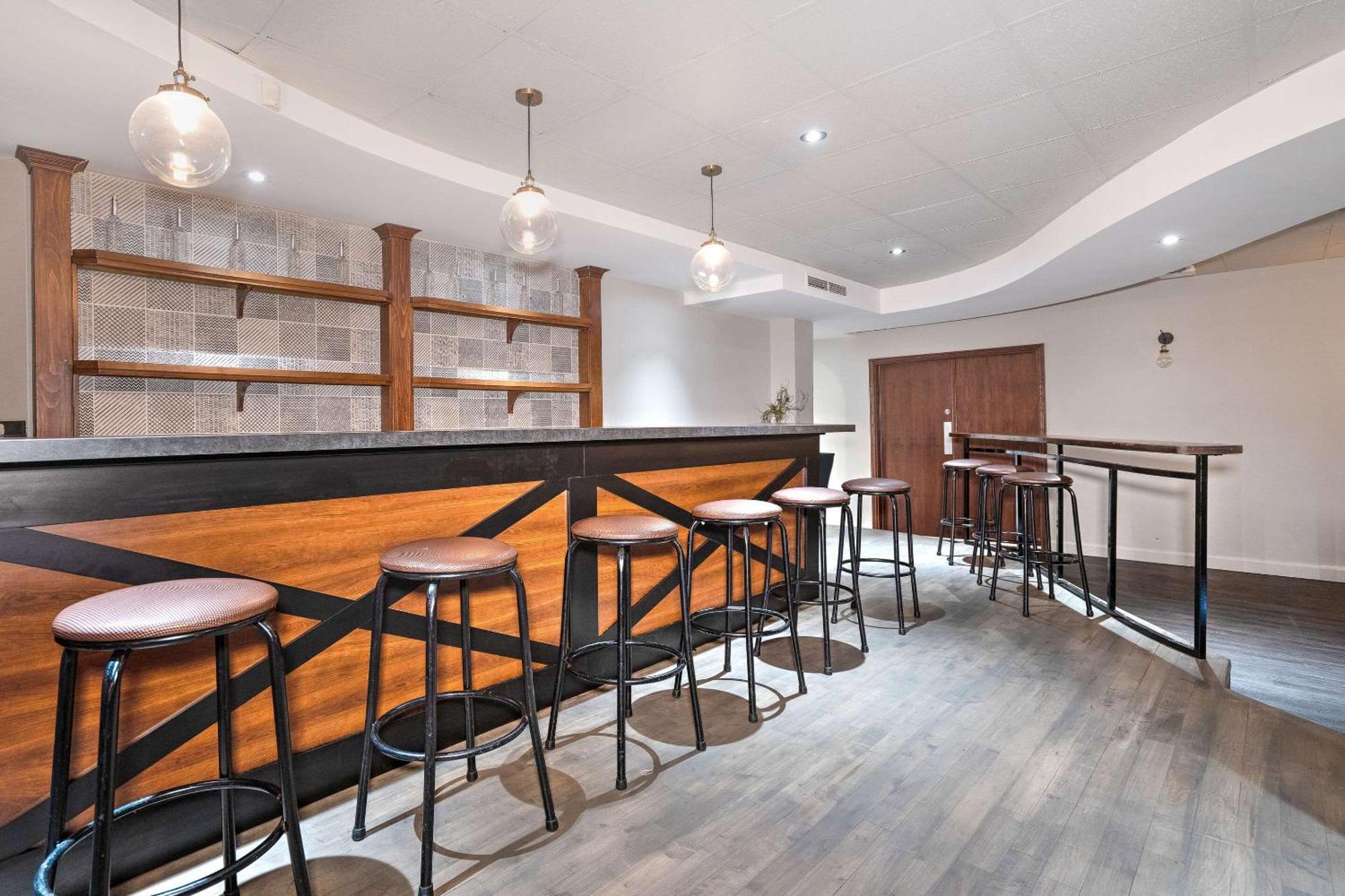 ויקטוריה-ויל Hotel Le Victorin, An Ascend Hotel Collection Member מראה חיצוני תמונה